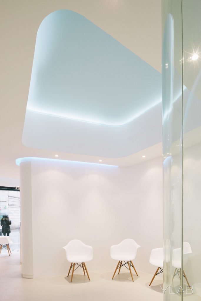 طراحی داخلی کلینیک دندانپزشکی Dental Angle در بارسلونا